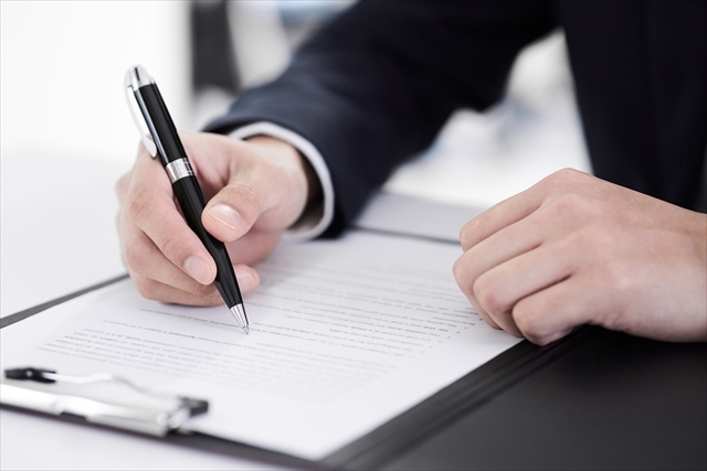 日中は現場で動けない…本業と並行して申請手続きを最速で進めるコツ